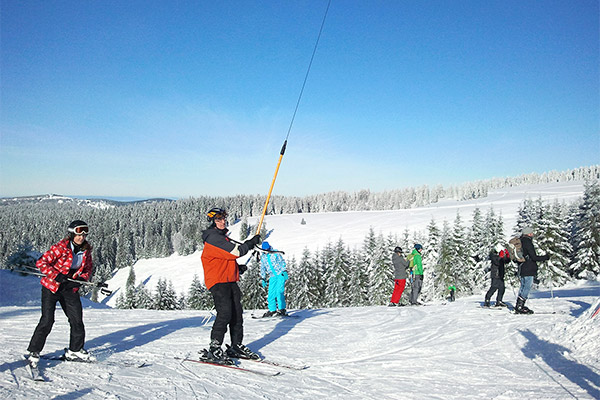 Beschneite Pisten sorgen im Winter für jede Menge Spaß